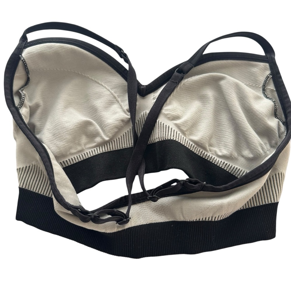LULULEMON Hold Your‎ Om Bra II Heathered Silver Fox Cross Straps Strappy Size 2 - Picture 5 of 9